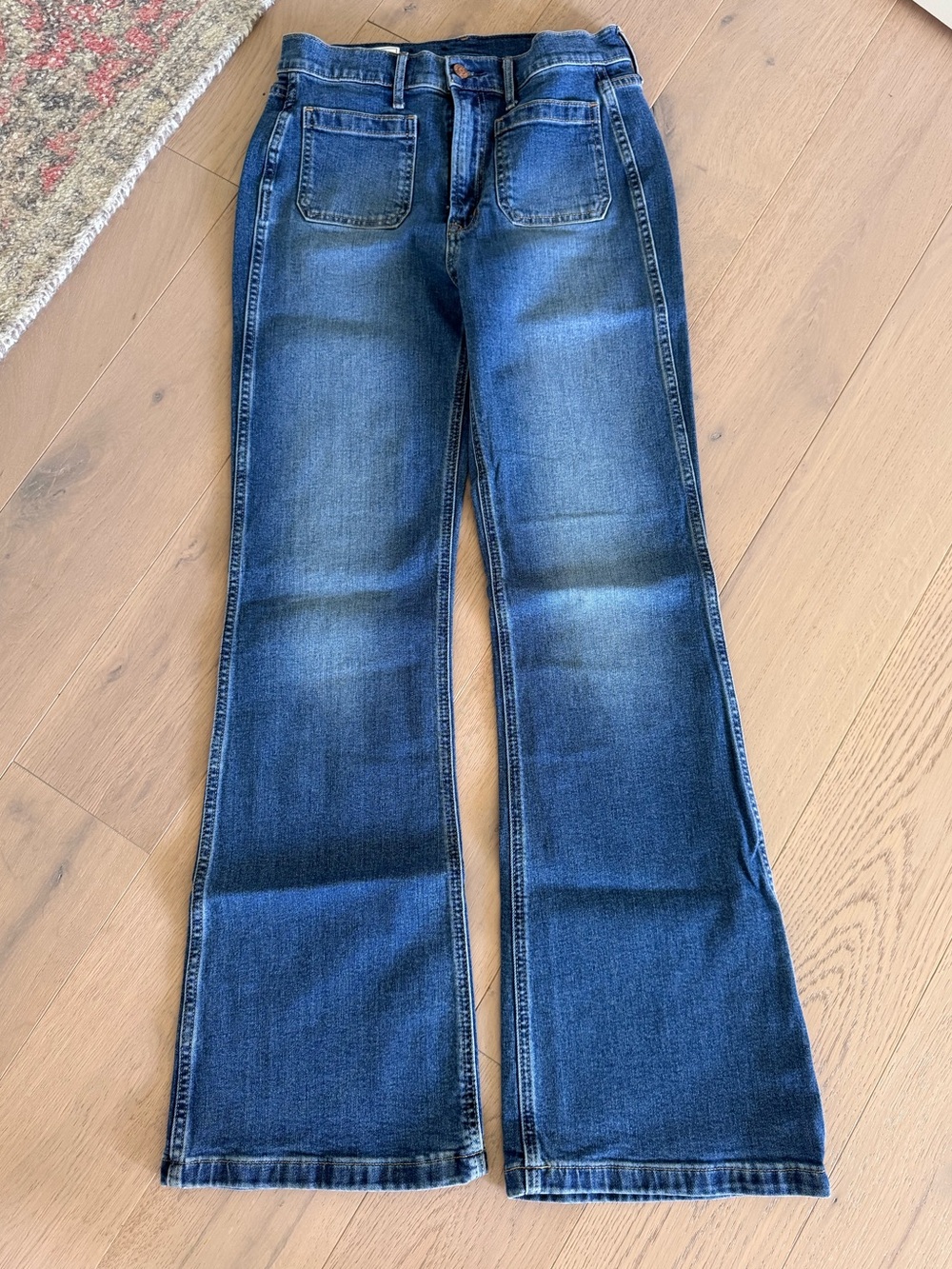 Gap High Rise ’70s Flare Jeans – Medium Wash – Size 28